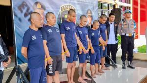 Enam-tersangka-pembobolan-Koperasi-Simpan-Pinjam-KSP-di-Jalan-CilampeniS.jpg