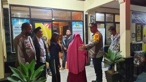 Gadis-cantik-asal-sukabumi-ditemukan-polsek-dan-dikembalikan-kepada-keluarganyad.jpg