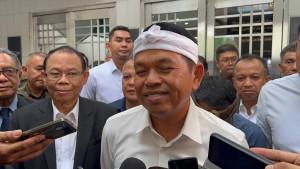 Gubernur-Jawa-Barat-Dedi-Mulyadi-saat-diwawancarai-seusai-acara-di-SabugaS.jpg