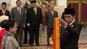 Iriana-Jokowi-Tak-Tahu-Presiden-Jokowi-Akan-Berikan-Gelar-Kehormatan-Ngasih-Kejutan.jpg