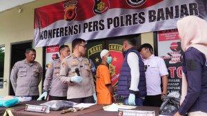 Kakek-yang-mencabuli-istri-tetangganya-dihadirkan-dalam-konferensi-pers-Polres-Banjarv.jpg