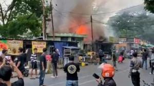 Kebakaran-melanda-sebuah-warung-nasi-di-sekitaran-kampusS.jpg