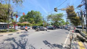 Kendaraan-di-Simpang-Grand-Hotelv.jpg
