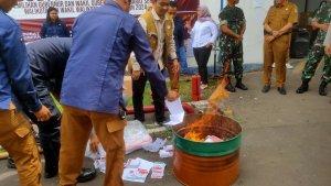 Komisi-Pemilihan-Umum-KPU-Kota-Cirebon-melaksanakan-pemusnahanf.jpg