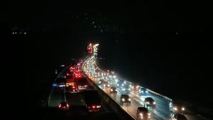 Kondisi-arus-lalu-lintas-di-Tol-Cipularang-KM-79-Kecamatan-BabakancikaoSS.jpg