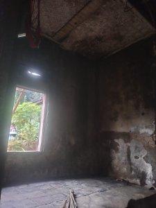 Kondisi-rumah-Koko-Damung-pasca-kebakaran-rumahV.jpg