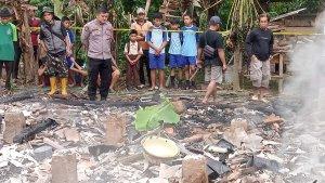Kondisi-rumah-lansia-yang-berada-di-wilayah-Desa-Cipanass.jpg