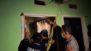 Kondisi-rumah-sudah-dipasangi-garis-Polisib.jpg