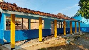 Kondisi-terkini-dua-ruang-kelas-di-SMPN-1-Jatitujuh-Majalengkaa.jpg