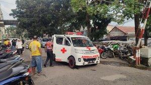 Mobil-ambulance-mengangkut-jenazah-Reffian-Ganie.jpg
