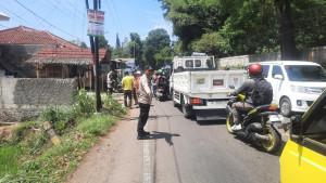Mobil-pickup-mengalami-kecelakaan-dan-menabrak-tiga-di-Jalan-Raya-Puncak-tepatnyas.jpg