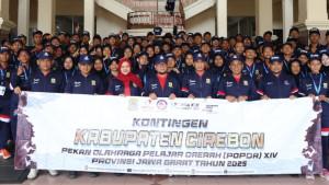 POPDA-Ketua-DPRD-Kabupaten-Cirebon-Sophi-Zulfia-saat-ikut-melepasDD.jpg