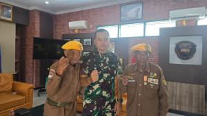 Pak-Kosim-kiri-Dandim-Majalengka-tengah-di-Makodim-Majalengkass.jpg