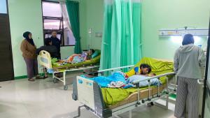 Pasien-korban-keracunan-MBG-Cibodas-Bandung-Barat-yang-masih-dirawat-di-RSUD-LembangS.jpg