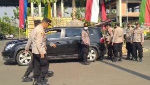 Polisi-periksa-kendaraan-mobil-milik-istri-Panji-Gumilang-ponpes-al-zaytun.jpg
