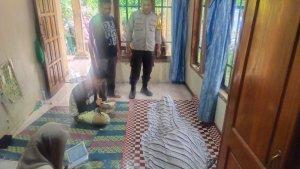 Polisi-saat-mengunjungi-rumah-dukaa.jpg
