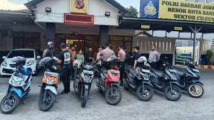 Polsek-Cileunyi-mengamankan-sembilan-orang-yang-diduga-melakukan-penarikan-motorw.jpg