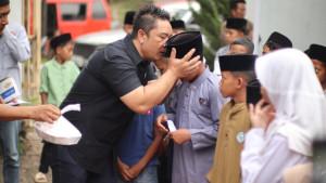 Salurkan-Bantuan-Bagong-Mogok.jpg