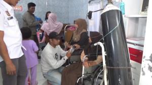 Sejumlah-pelajar-Kecamatan-Maniis-yang-diduga-menjari-korban-keracunanS.jpg