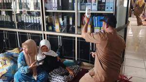 Sejumlah-pelajar-yang-menjadi-korban-keracunan-massal-di-Kecamatan-ManiisS.jpg