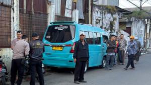 Seorang-Angkot-jurusan-Cibadak-Cisaat-ditemukan-meninggal-dunia-di-dalam-mobilnyas.jpg