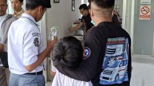 Siswa-SMK-di-Cipongkor-KBB-yang-diduga-mengalami-keracunanS.jpg