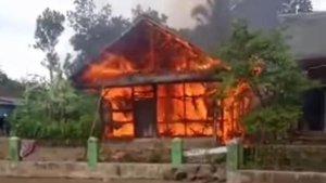 Suasana-saat-kebakaran-rumah-milik-Kakek-Nasa-di-Pangandarand.jpg