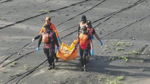 Tim-SAR-saat-mengevakuasi-korban-nelayan-Sukabumi-yang-hilang-terserets.jpg