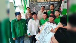 Uu-Ruzhanul-Ulum-Jadi-Cawapres-Ganjar-Pranowo.jpg