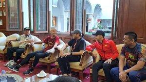 Uu-Ruzhanul-Ulum-dan-Gubernur-Jawa-Tengah-Ganjar-Pranowoo.jpg