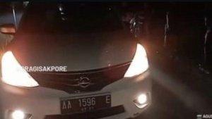 Viral-Sebuah-Mobil-Terperosok-di-Depan-Makam-Malam-Hari-Pengemudi-Syok-Lihat-Ini.jpg