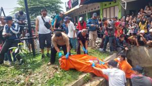 Warga-Kampung-Babakan-Desa-Babakan-Kecamatan-Cisaat-Kabupaten-SukabumiA.jpg