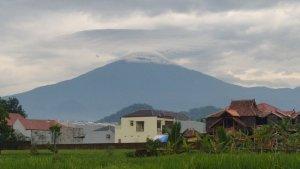 awan-ufo-muncul-di-gunung-ciremai.jpg