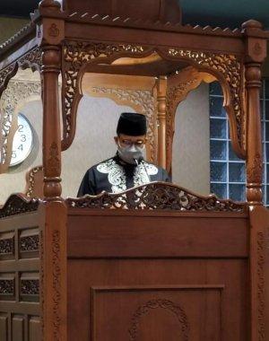 inilah-gubernur-dki-jakarta-saat-solat-taraweh-di-kuningan-singgung-pemulihan-ekonomi.jpg