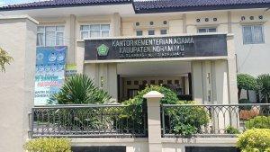 kantor-kemenag-indramayu-sepi-aktivitas-imbas-10-pegawai-positif-covid-19-kini-jadi-klaster-baru.jpg