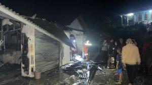 kebakaran-di-Kampung-Caringin-Desa-Caringin-Kecamatan-Gegerbitungs.jpg