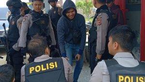 penggeledahan-di-cihampelas.jpg