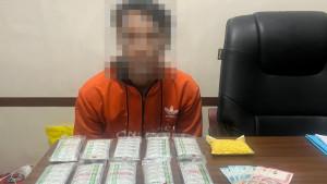 seorang-pria-berinisial-SM-40-yang-diduga-mengedarkan-ribuan-butir-obat-sediaanss.jpg