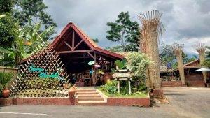 tempat-wisata-kuliner-Saung-Ma-Nioh-di-Kuningan-5a.jpg