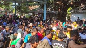 tradisi-Tawurji-yang-digelar-di-Keraton-Kanoman-Cirebon-Rabu-1392023-1.jpg