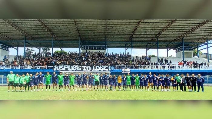 Bobotoh-Beri-Dukungan-Persib-Latihan.jpg