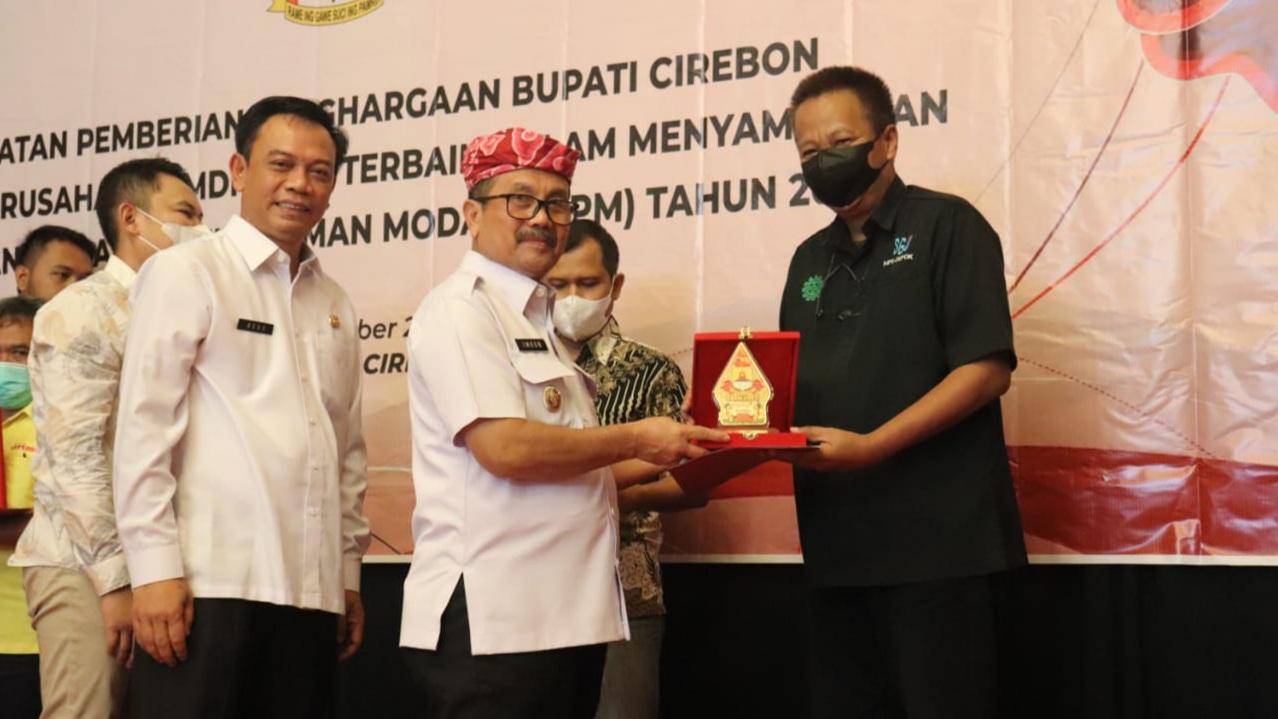 Pemkab Cirebon Beri Penghargaan Kepada Investor yang Serahkan LKPM Tepat Waktu