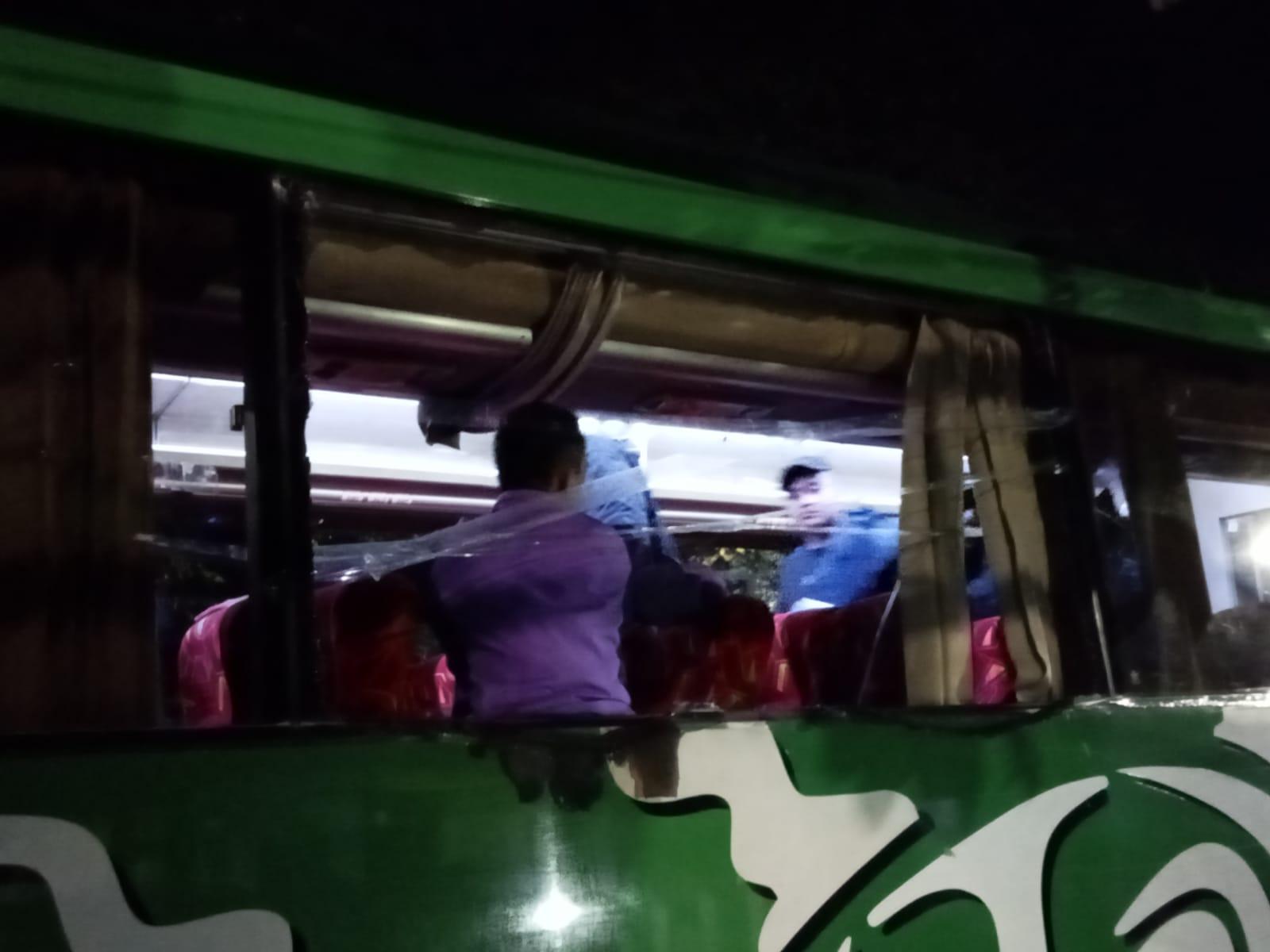 Bus-rombongan-Persib-Bandung-mengalami-kerusakann.jpg