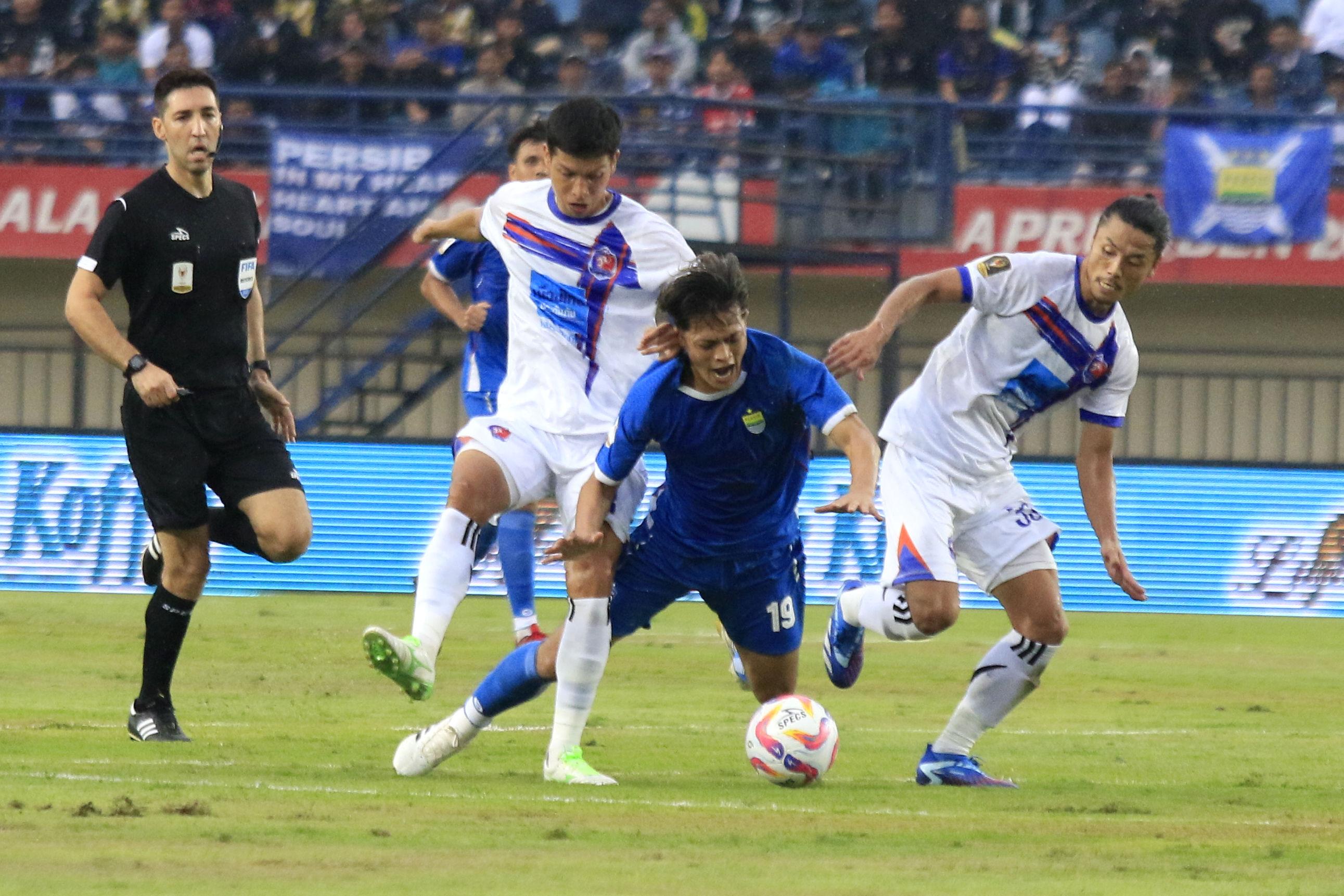 Dewangga-Persib-port.jpg