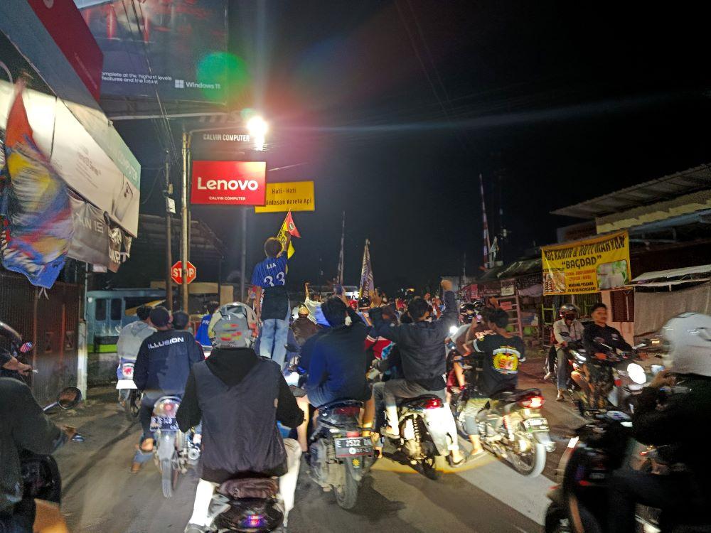 Euforia-juaranya-Persib-Bandung-menggema-hingga-ke-Kota-CirebonS.jpg
