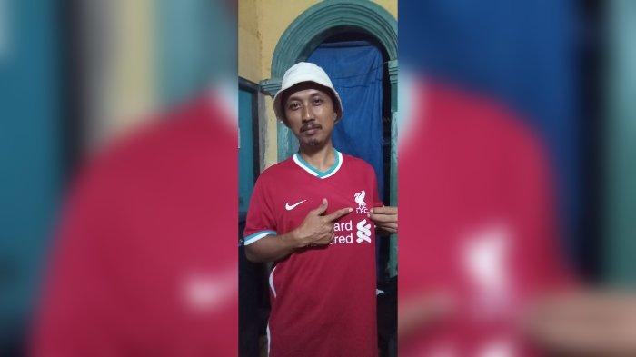Fans-Liverpool-asal-Kota-Cirebon-Urip.jpg