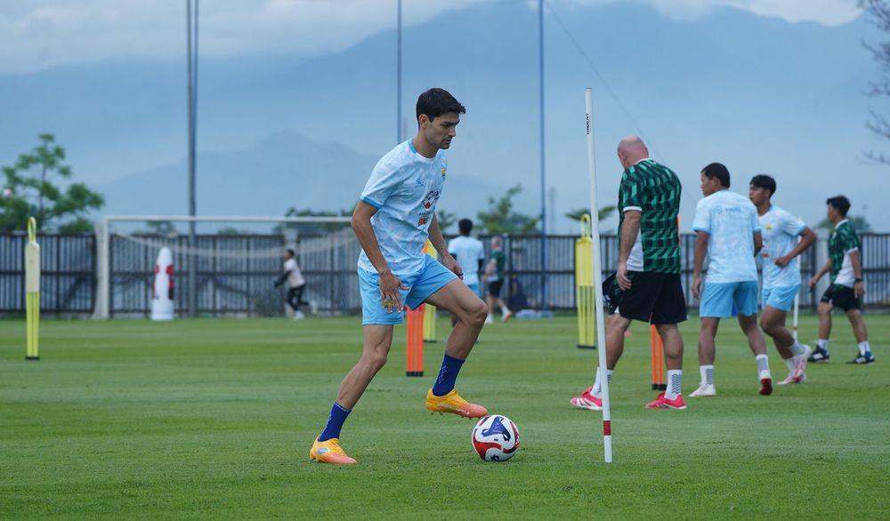 Federico-Barba-Latihan-Debut.jpg