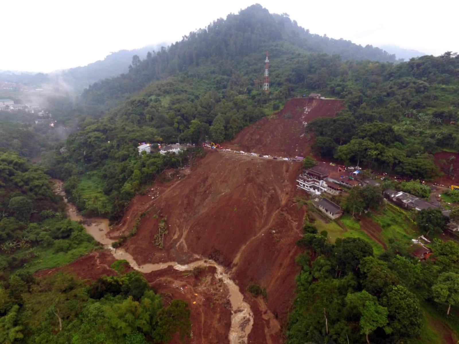 Foto-foto-udara-lokasi-longsor-Cipanas-Cianjur-Desa-Cugenangd.jpg