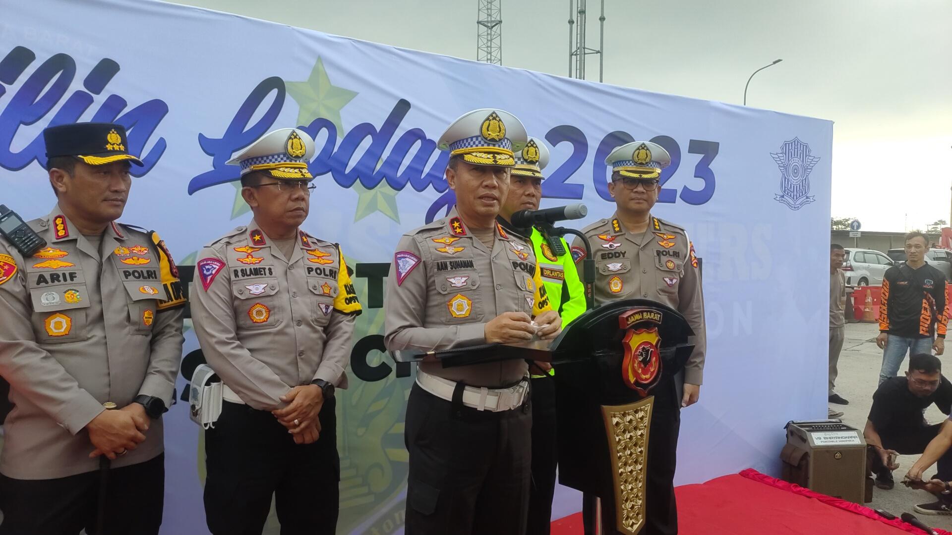 Irjen-Aan-Suhanan-selaku-Kepala-Korlantas-Polri-melakukan-peninjauan-langsung-terhadap-arus-baliks.jpg