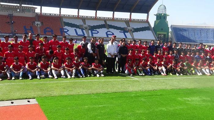 Jokowi-di-Stadion-Si-Jalak-Harupat-Kabupaten-Bandung-1272023.jpg